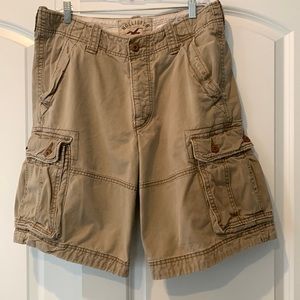 Hollister men’s khaki cargo shorts